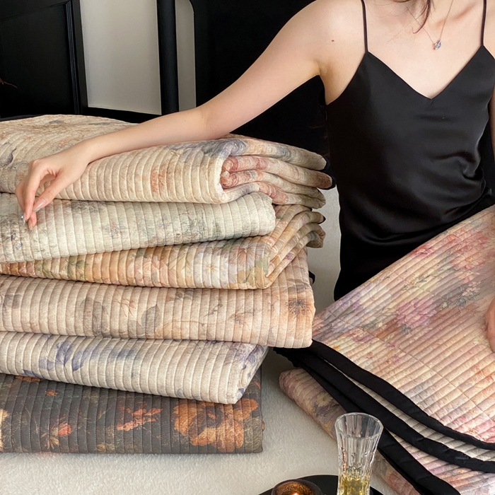 91家纺网 家纺一手货源 找家纺 （总）由有家居 2025新品多功能A类双面棉麻数码印花绗缝夹棉床盖三件套