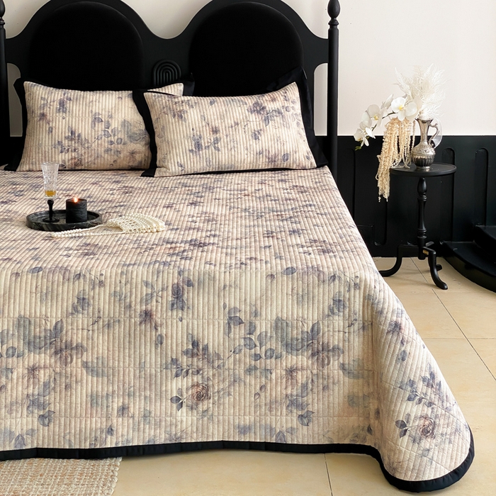 91家纺网 家纺一手货源 找家纺 由有家居 2025新品多功能A类双面棉麻数码印花绗缝夹棉床盖三件套 雅韵