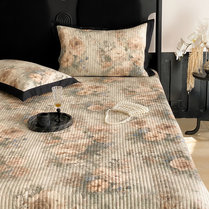 91家纺网 家纺一手货源 找家纺 由有家居 2025新品多功能A类双面棉麻数码印花绗缝夹棉床盖三件套 琉璃