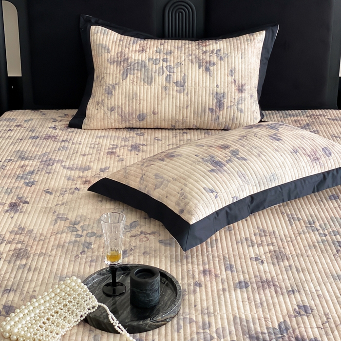 91家纺网 家纺一手货源 找家纺 由有家居 2025新品多功能A类双面棉麻数码印花绗缝夹棉床盖三件套 雅韵