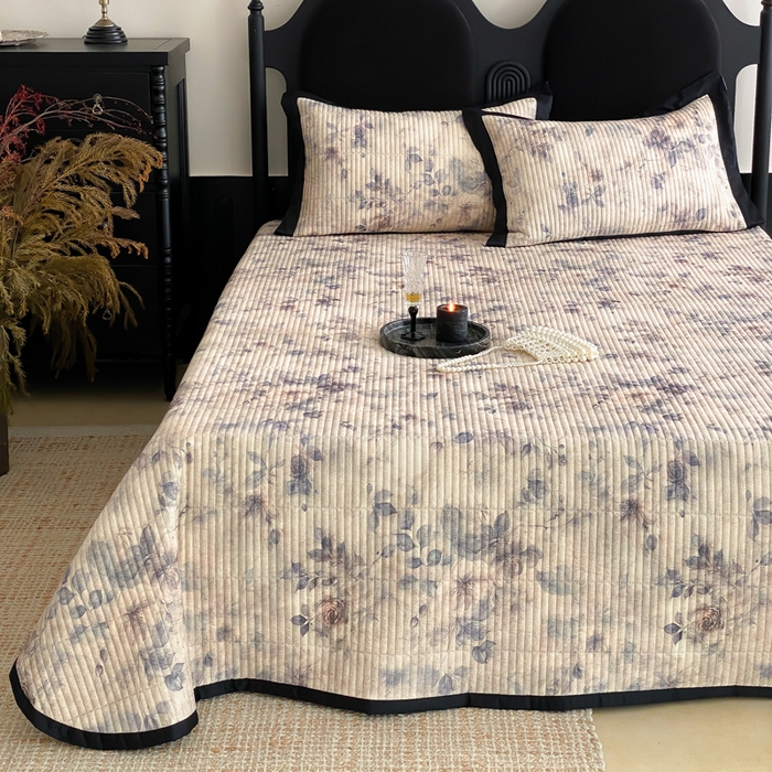 91家纺网 家纺一手货源 找家纺 由有家居 2025新品多功能A类双面棉麻数码印花绗缝夹棉床盖三件套 雅韵