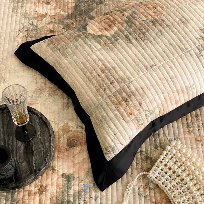 91家纺网 家纺一手货源 找家纺 由有家居 2025新品多功能A类双面棉麻数码印花绗缝夹棉床盖三件套 琉璃