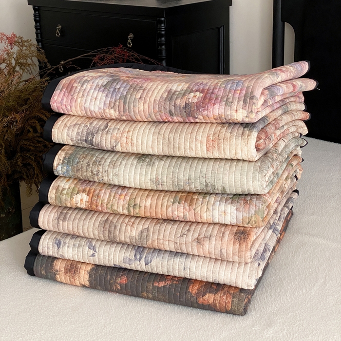 91家纺网 家纺一手货源 找家纺 （总）由有家居 2025新品多功能A类双面棉麻数码印花绗缝夹棉床盖三件套