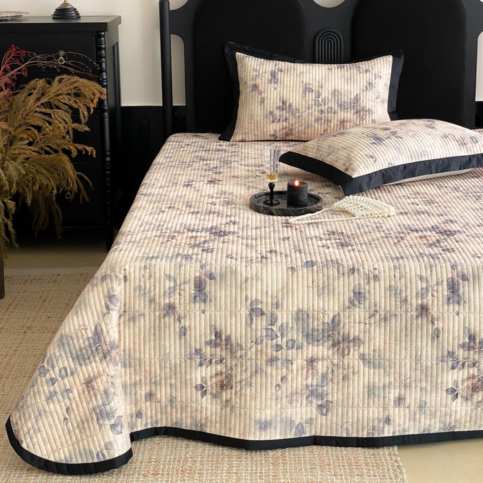 91家纺网 家纺一手货源 找家纺 由有家居 2025新品多功能A类双面棉麻数码印花绗缝夹棉床盖三件套 雅韵