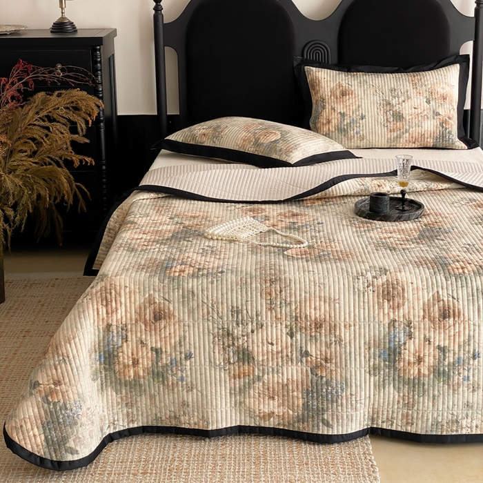 91家纺网 家纺一手货源 找家纺 由有家居 2025新品多功能A类双面棉麻数码印花绗缝夹棉床盖三件套 琉璃