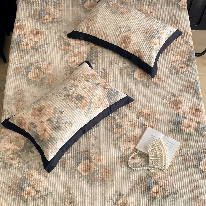 91家纺网 家纺一手货源 找家纺 由有家居 2025新品多功能A类双面棉麻数码印花绗缝夹棉床盖三件套 琉璃