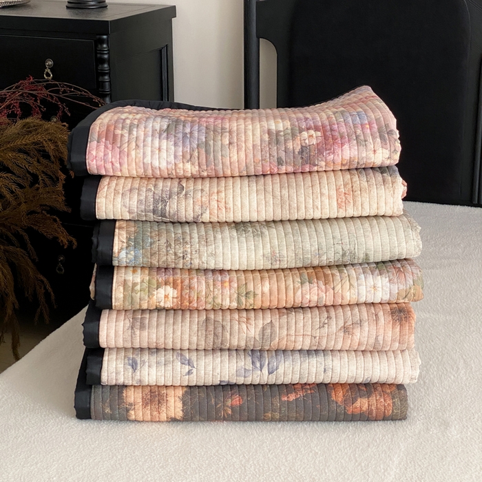 91家纺网 家纺一手货源 找家纺 （总）由有家居 2025新品多功能A类双面棉麻数码印花绗缝夹棉床盖三件套