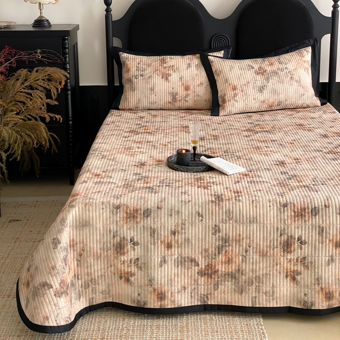 91家纺网 家纺一手货源 找家纺 （总）由有家居 2025新品多功能A类双面棉麻数码印花绗缝夹棉床盖三件套