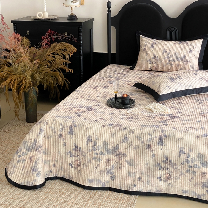 91家纺网 家纺一手货源 找家纺 由有家居 2025新品多功能A类双面棉麻数码印花绗缝夹棉床盖三件套 雅韵