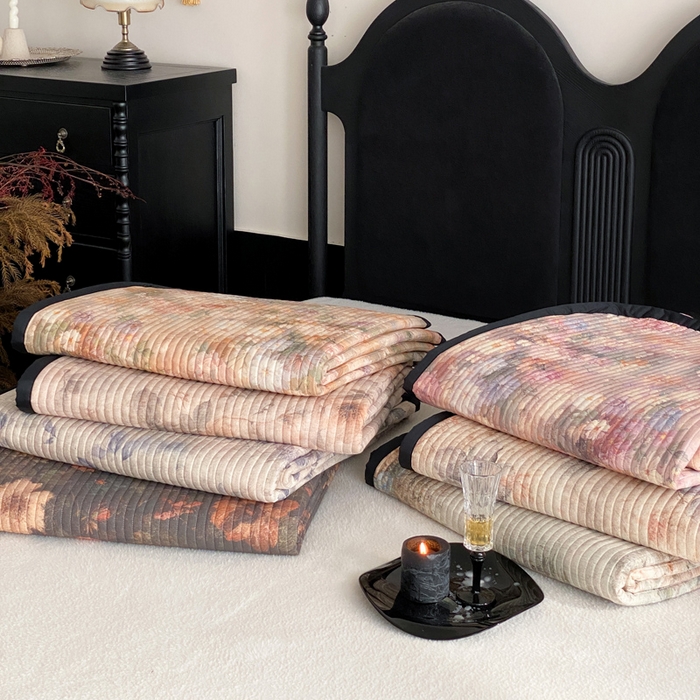 91家纺网 家纺一手货源 找家纺 （总）由有家居 2025新品多功能A类双面棉麻数码印花绗缝夹棉床盖三件套