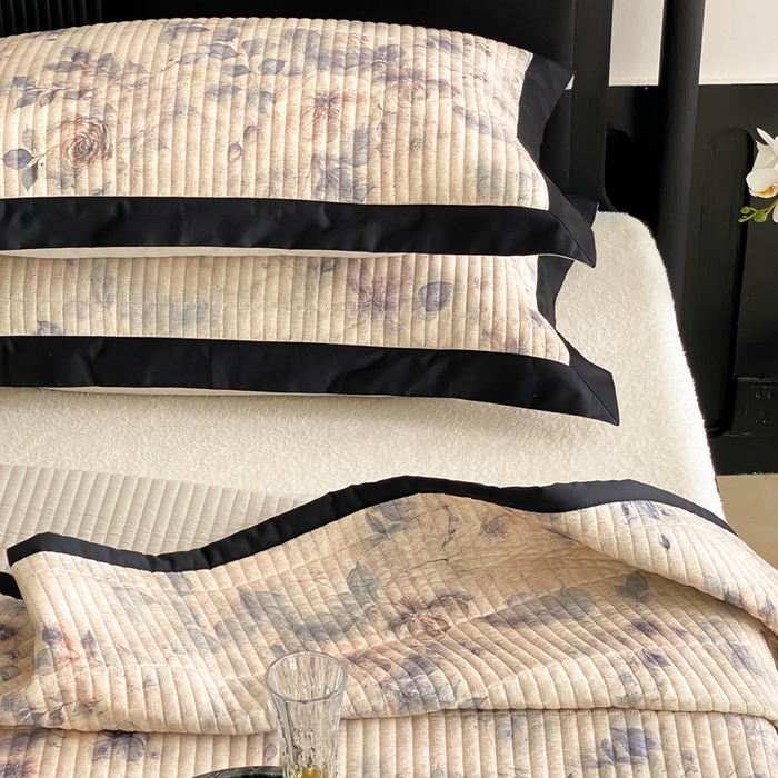 91家纺网 家纺一手货源 找家纺 由有家居 2025新品多功能A类双面棉麻数码印花绗缝夹棉床盖三件套 雅韵