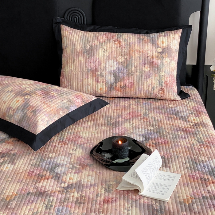 91家纺网 家纺一手货源 找家纺 由有家居 2025新品多功能A类双面棉麻数码印花绗缝夹棉床盖三件套 悦颜