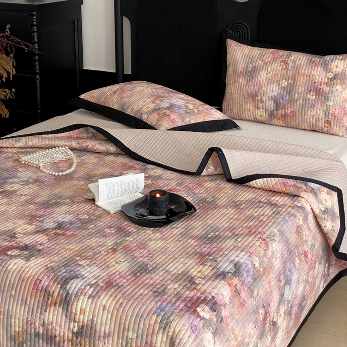 91家纺网 家纺一手货源 找家纺 由有家居 2025新品多功能A类双面棉麻数码印花绗缝夹棉床盖三件套 悦颜