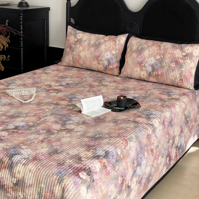 91家纺网 家纺一手货源 找家纺 由有家居 2025新品多功能A类双面棉麻数码印花绗缝夹棉床盖三件套 悦颜