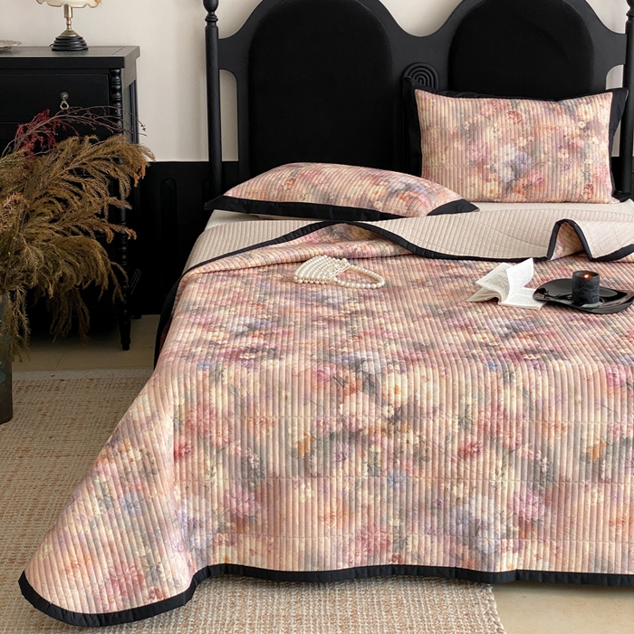 91家纺网 家纺一手货源 找家纺 由有家居 2025新品多功能A类双面棉麻数码印花绗缝夹棉床盖三件套 悦颜