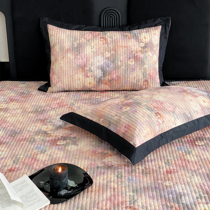 91家纺网 家纺一手货源 找家纺 由有家居 2025新品多功能A类双面棉麻数码印花绗缝夹棉床盖三件套 悦颜