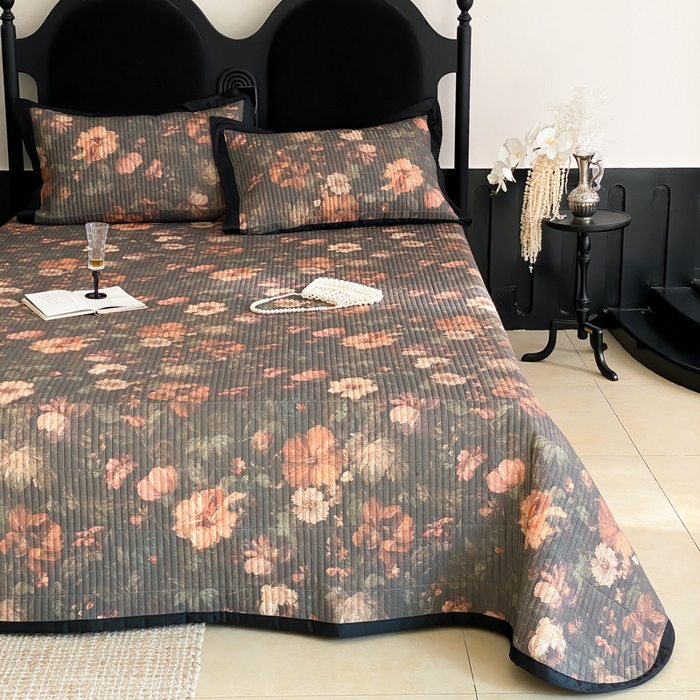 91家纺网 家纺一手货源 找家纺 由有家居 2025新品多功能A类双面棉麻数码印花绗缝夹棉床盖三件套 墨香