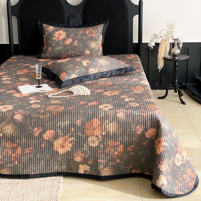 91家纺网 家纺一手货源 找家纺 由有家居 2025新品多功能A类双面棉麻数码印花绗缝夹棉床盖三件套 墨香