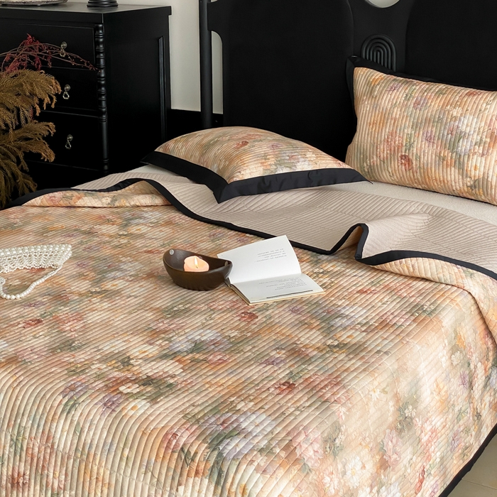 91家纺网 家纺一手货源 找家纺 由有家居 2025新品多功能A类双面棉麻数码印花绗缝夹棉床盖三件套 锦绣