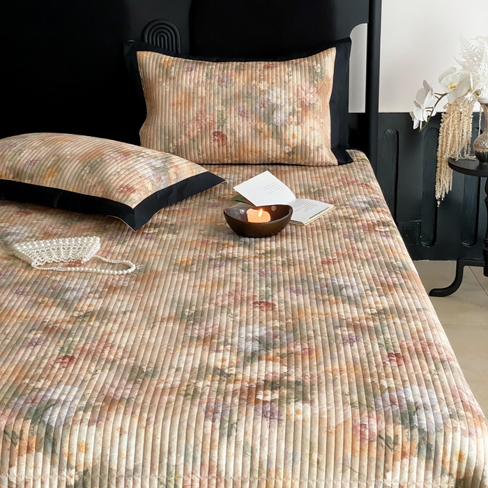 91家纺网 家纺一手货源 找家纺 由有家居 2025新品多功能A类双面棉麻数码印花绗缝夹棉床盖三件套 锦绣