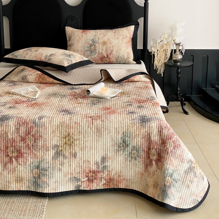 91家纺网 家纺一手货源 找家纺 由有家居 2025新品多功能A类双面棉麻数码印花绗缝夹棉床盖三件套 炫彩