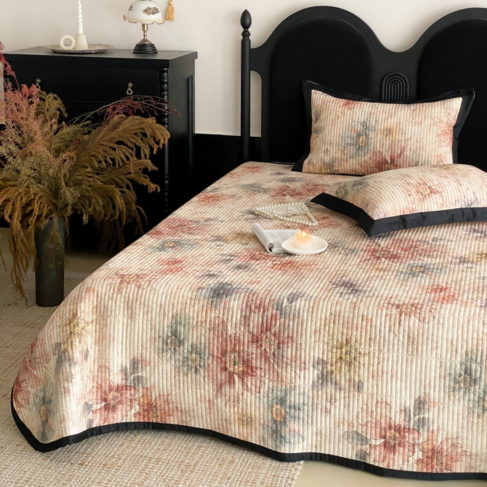 91家纺网 家纺一手货源 找家纺 由有家居 2025新品多功能A类双面棉麻数码印花绗缝夹棉床盖三件套 炫彩