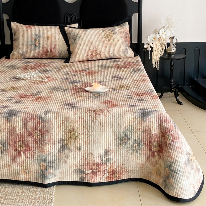 91家纺网 家纺一手货源 找家纺 由有家居 2025新品多功能A类双面棉麻数码印花绗缝夹棉床盖三件套 炫彩