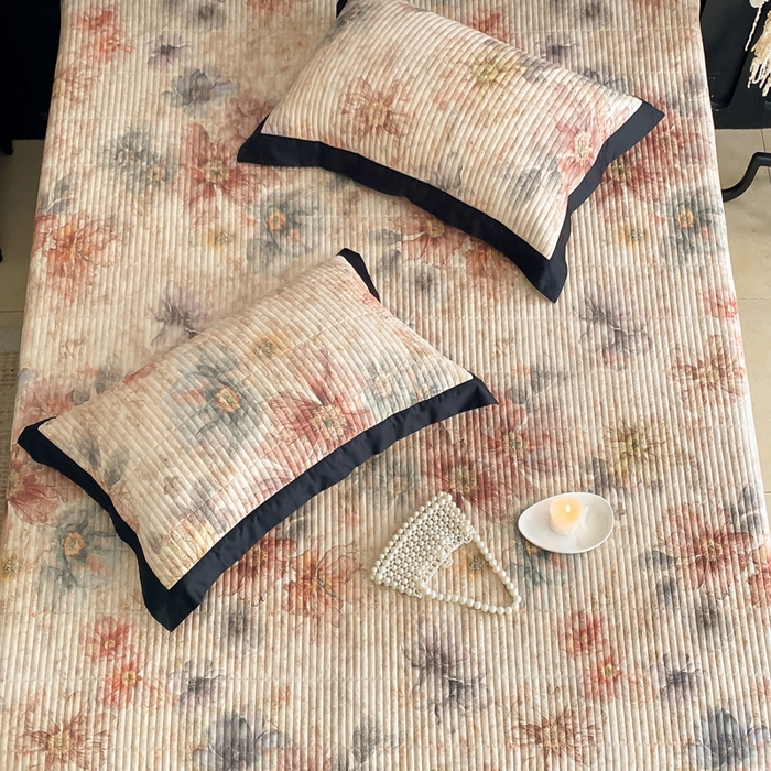 91家纺网 家纺一手货源 找家纺 由有家居 2025新品多功能A类双面棉麻数码印花绗缝夹棉床盖三件套 炫彩