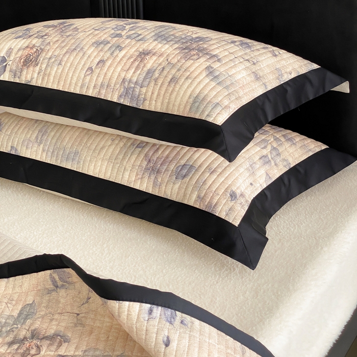 91家纺网 家纺一手货源 找家纺 由有家居 2025新品多功能A类双面棉麻数码印花绗缝夹棉床盖三件套 雅韵