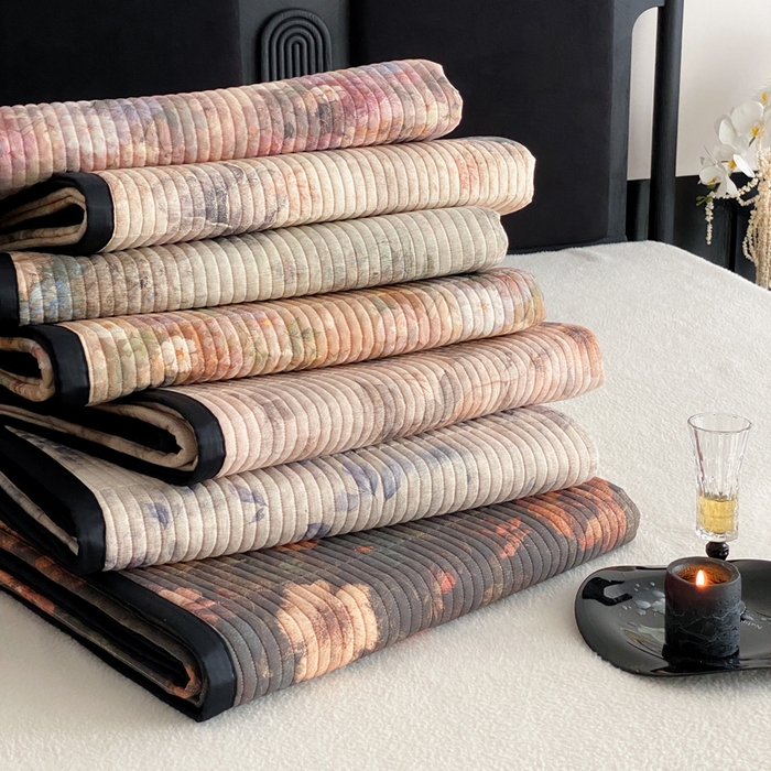 91家纺网 家纺一手货源 找家纺 由有家居 2025新品多功能A类双面棉麻数码印花绗缝夹棉床盖三件套 组合