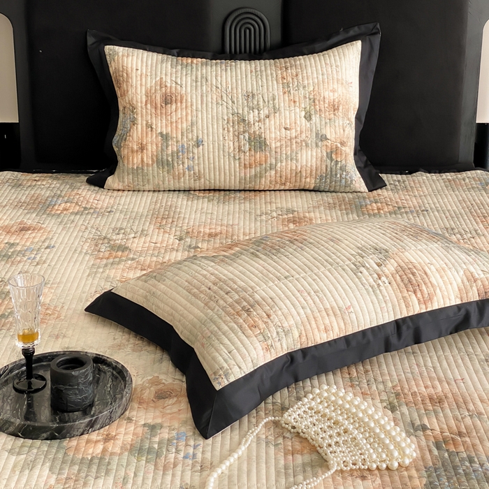 91家纺网 家纺一手货源 找家纺 由有家居 2025新品多功能A类双面棉麻数码印花绗缝夹棉床盖三件套 琉璃