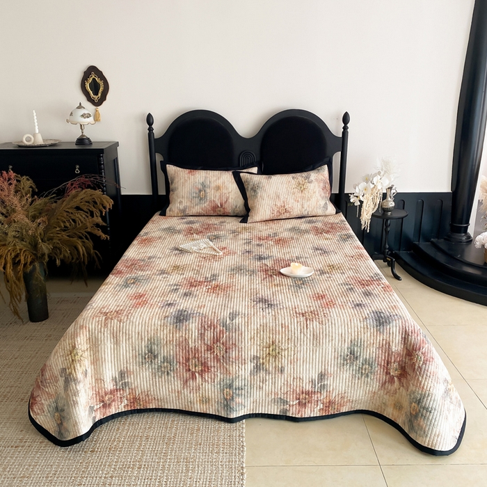 91家纺网 家纺一手货源 找家纺 由有家居 2025新品多功能A类双面棉麻数码印花绗缝夹棉床盖三件套 炫彩