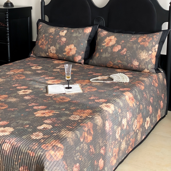 91家纺网 家纺一手货源 找家纺 由有家居 2025新品多功能A类双面棉麻数码印花绗缝夹棉床盖三件套 墨香