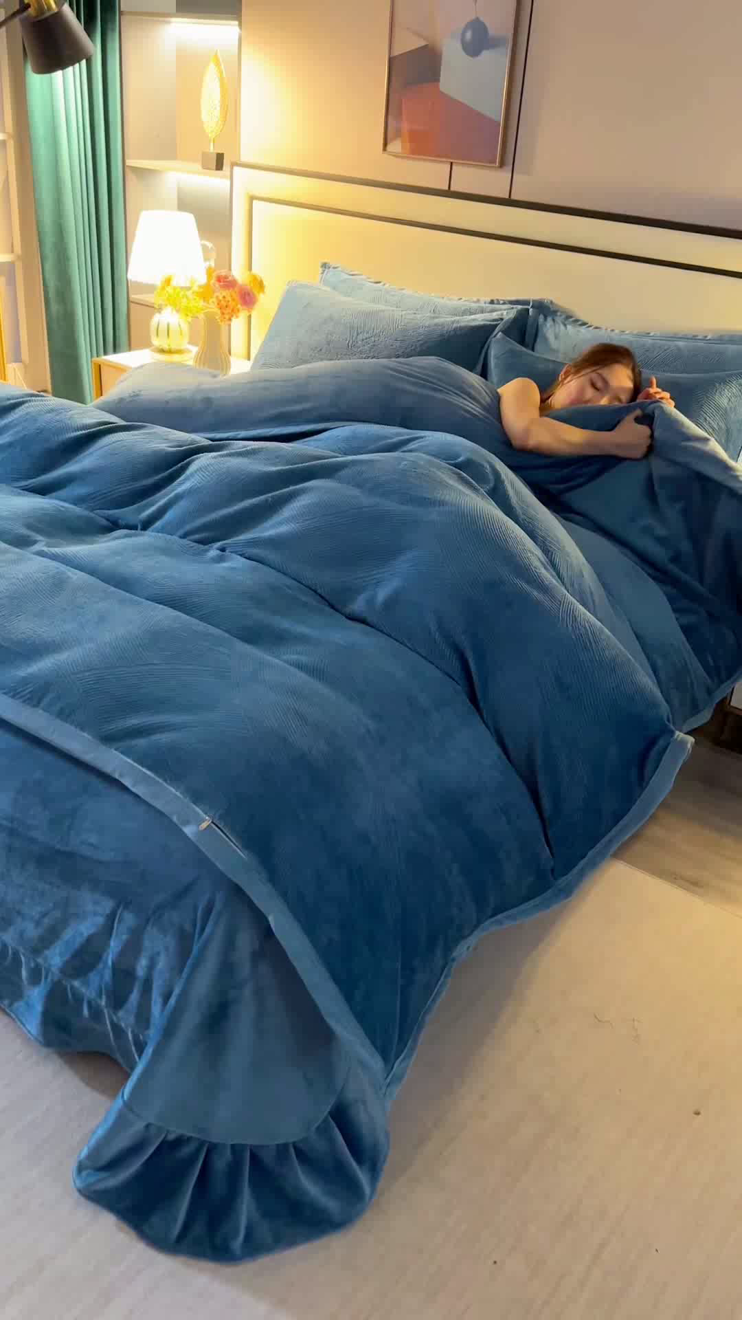 91家纺网 家纺一手货源 找家纺 小叮当家纺仓储工厂店 2025新款A类母婴级高克重8.5斤牛奶绒四件套烂花绒雕花绒四件套 流星-宝兰