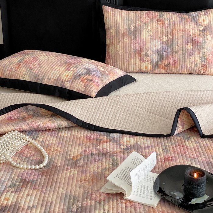 91家纺网 家纺一手货源 找家纺 由有家居 2025新品多功能A类双面棉麻数码印花绗缝夹棉床盖三件套 悦颜