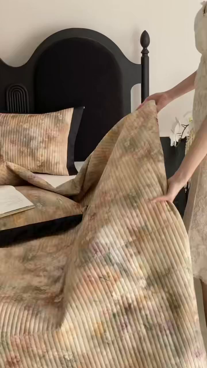 91家纺网 家纺一手货源 找家纺 由有家居 2025新品多功能A类双面棉麻数码印花绗缝夹棉床盖三件套 锦绣