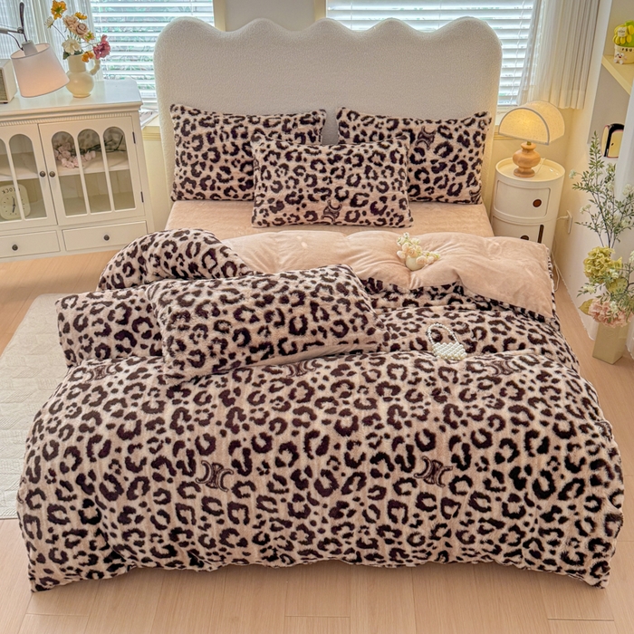 91家纺网 家纺一手货源 找家纺 小叮当家纺仓储工厂店 2025新款印花美拉德兔毛印花单被套 被套单件 字母豹纹