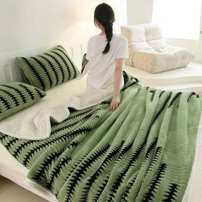 91家纺网 家纺一手货源 找家纺 圣楚家纺 2025新款豹纹羊羔绒双层毯 杉影茶绿