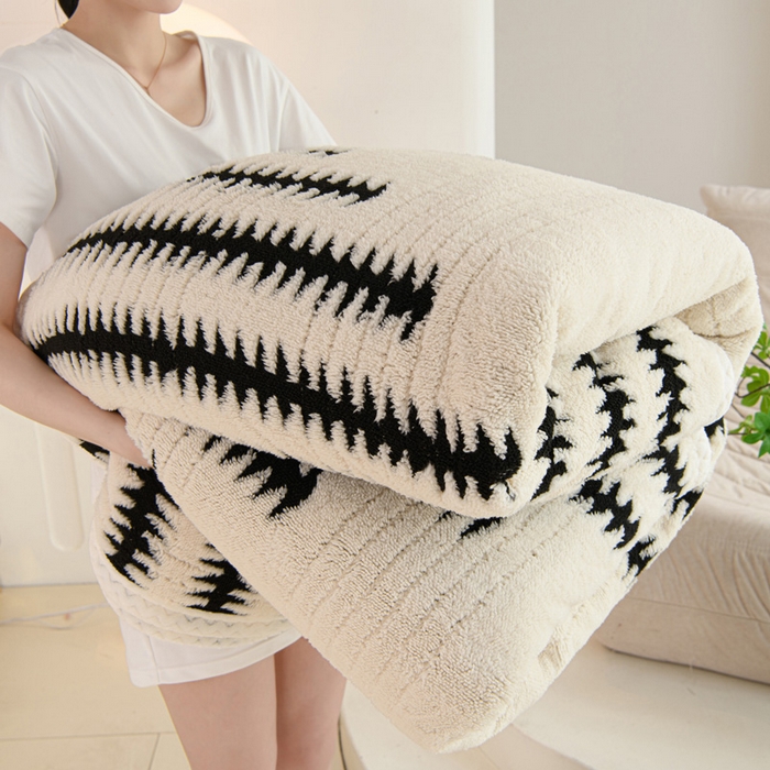 圣楚家纺 2025新款豹纹羊羔绒双层毯 杉影奶白