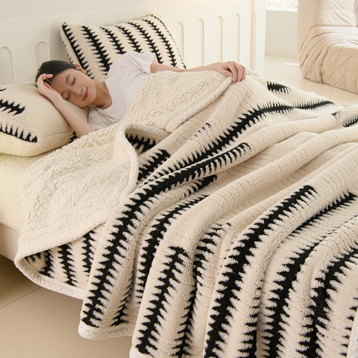 91家纺网 家纺一手货源 找家纺 圣楚家纺 2025新款豹纹羊羔绒双层毯 杉影奶白