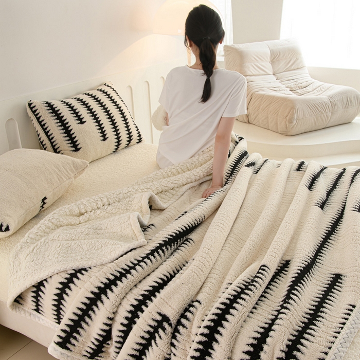 91家纺网 家纺一手货源 找家纺 圣楚家纺 2025新款豹纹羊羔绒双层毯 杉影奶白