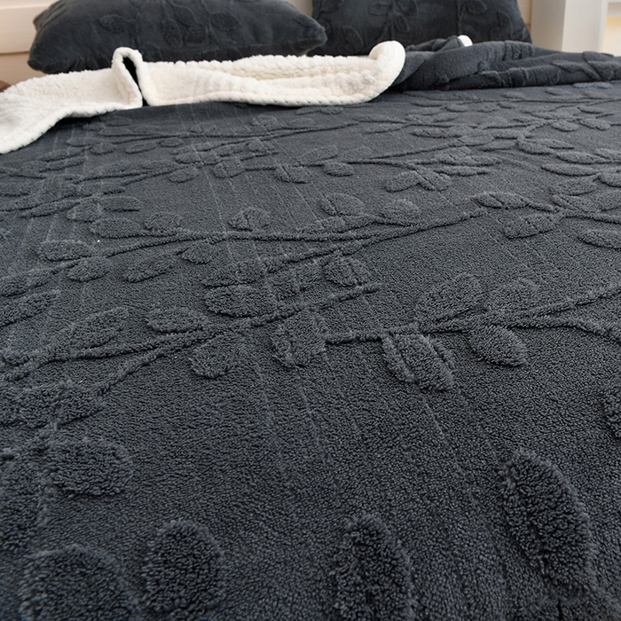 91家纺网 家纺一手货源 找家纺 圣楚家纺 2025新款塔芙绒叶语双层毯 叶语灰
