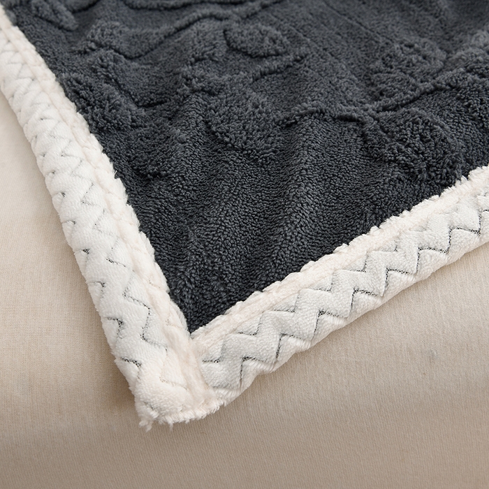 91家纺网 家纺一手货源 找家纺 圣楚家纺 2025新款塔芙绒叶语双层毯 叶语灰
