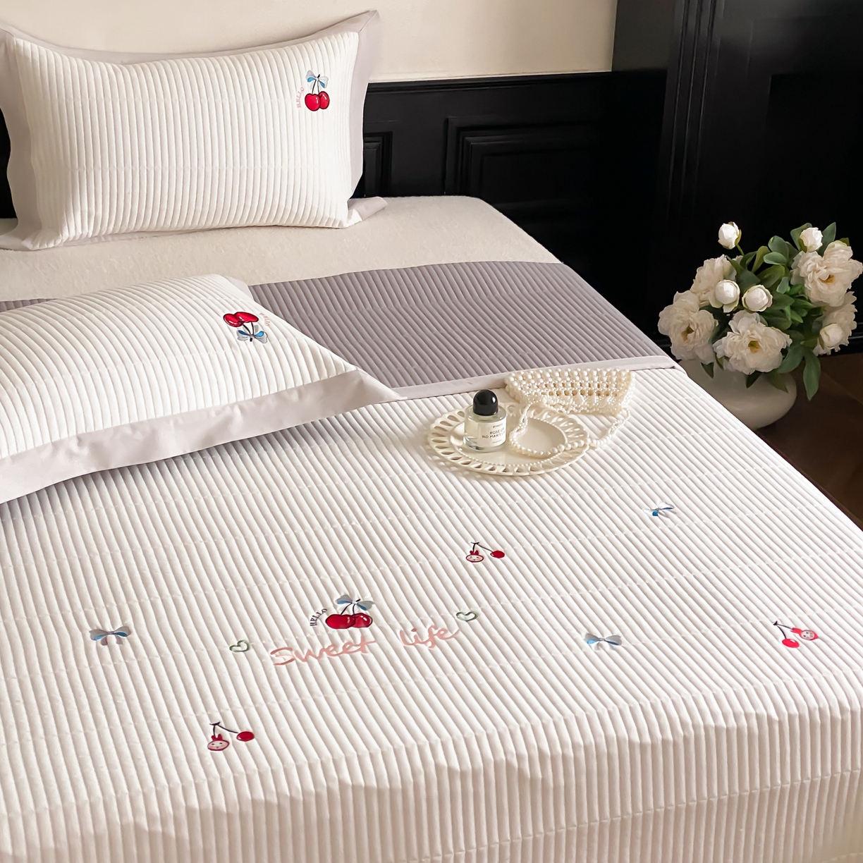 91家纺网 家纺一手货源 找家纺 （总）由有家居 2025新品A类50S双股全棉磨毛绣花床盖三件套