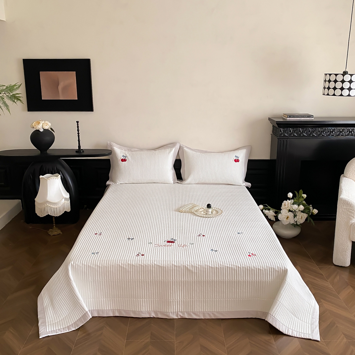 由有家居 2025新品A类50S双股全棉磨毛绣花床盖三件套 樱桃丸子白