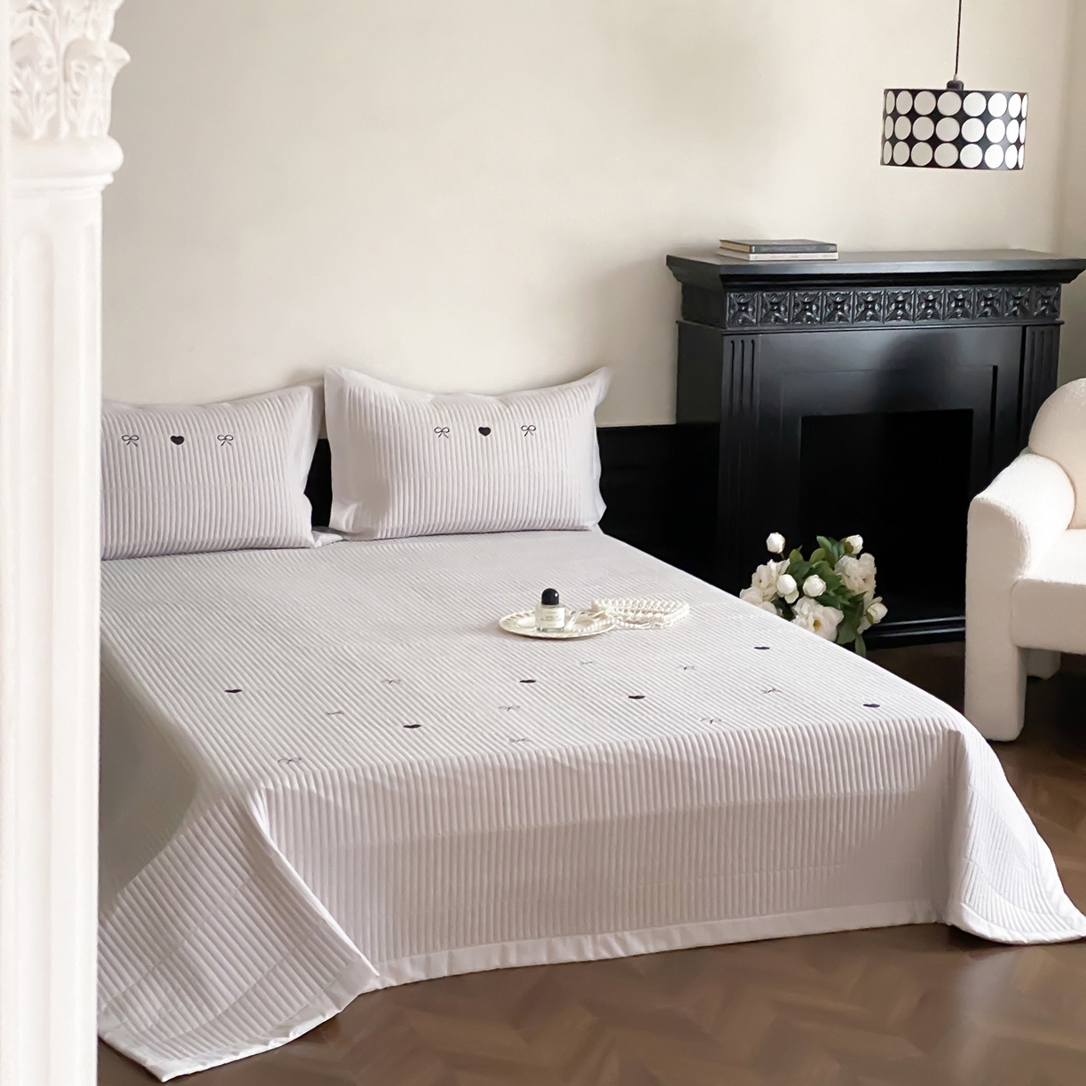 91家纺网 家纺一手货源 找家纺 由有家居 2025新品A类50S双股全棉磨毛绣花床盖三件套 甜心灰