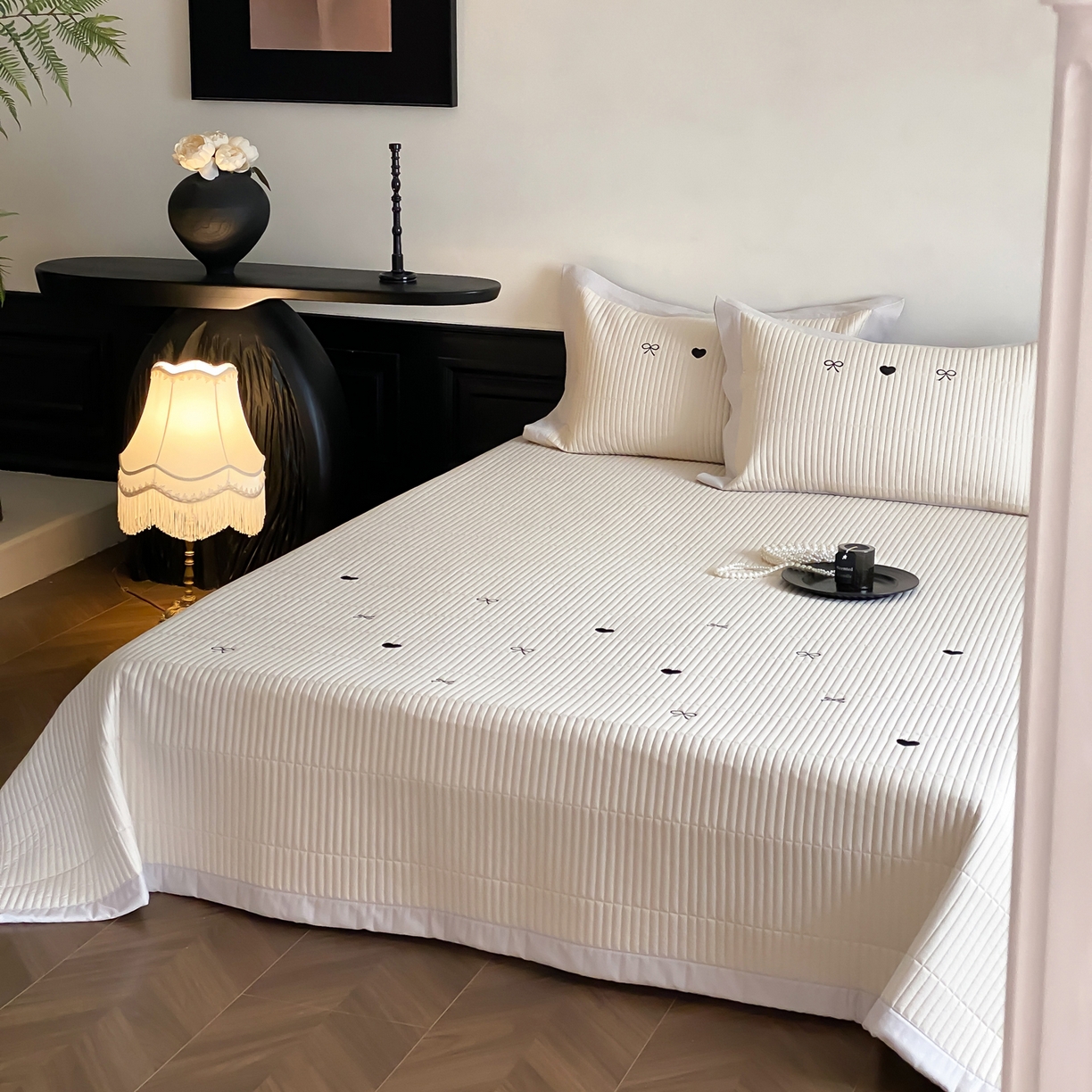 91家纺网 家纺一手货源 找家纺 由有家居 2025新品A类50S双股全棉磨毛绣花床盖三件套 甜心卡其