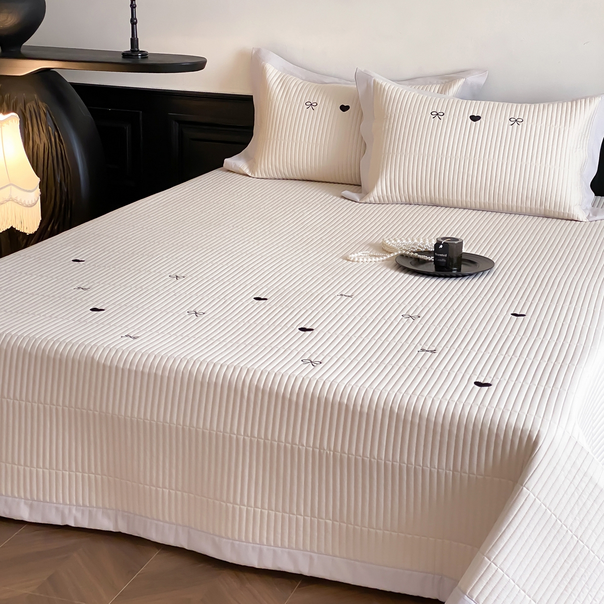 91家纺网 家纺一手货源 找家纺 由有家居 2025新品A类50S双股全棉磨毛绣花床盖三件套 甜心卡其