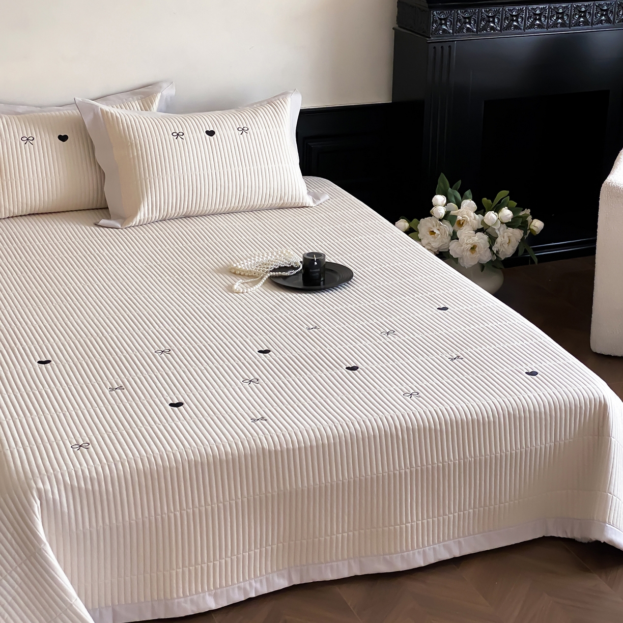 91家纺网 家纺一手货源 找家纺 由有家居 2025新品A类50S双股全棉磨毛绣花床盖三件套 甜心卡其