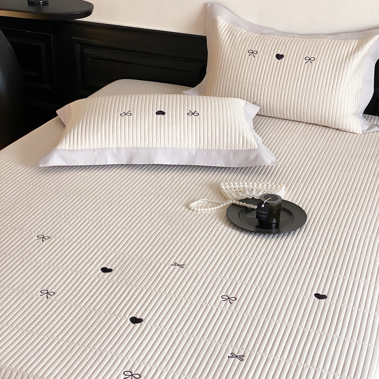 91家纺网 家纺一手货源 找家纺 由有家居 2025新品A类50S双股全棉磨毛绣花床盖三件套 甜心卡其